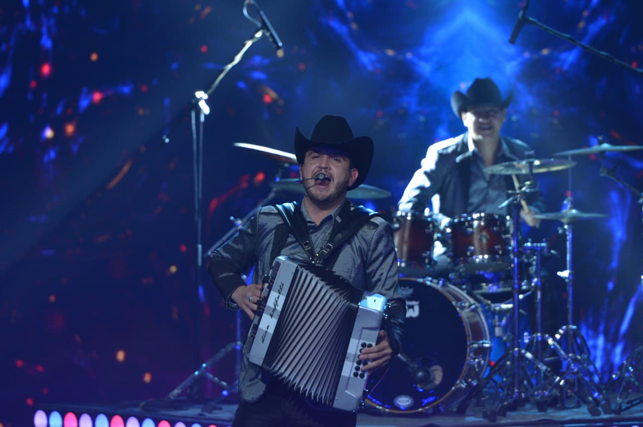 La banca Calibre 50 puso a bailar a todo el público asistente.