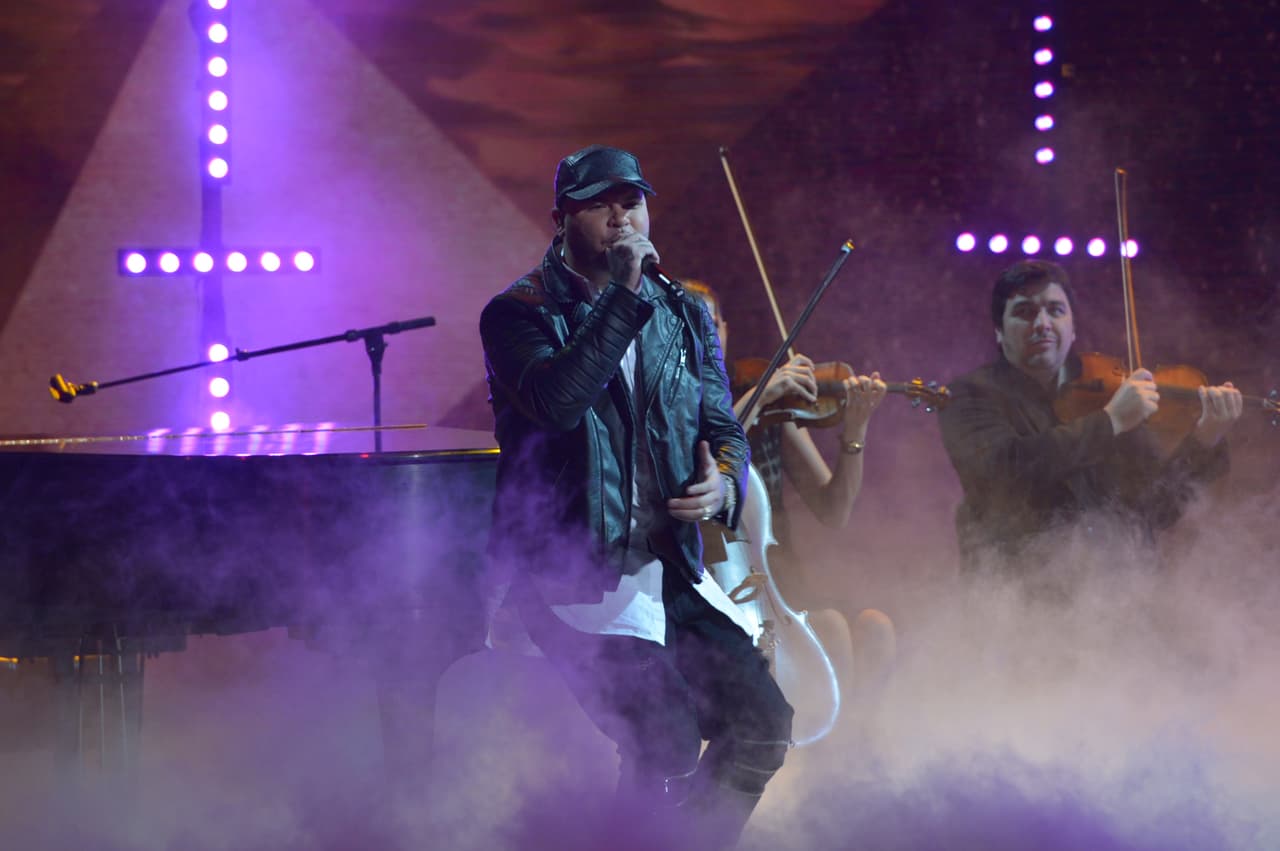 La música del cantante latino sorprendió a muchos de los asistentes al comenzar con un performance tranquilo hasta que subió los decibeles.