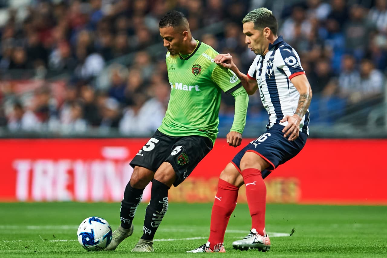 Escasas oportunidades de gol en la primera mitad pero los Bravos generaban sensación de peligro.