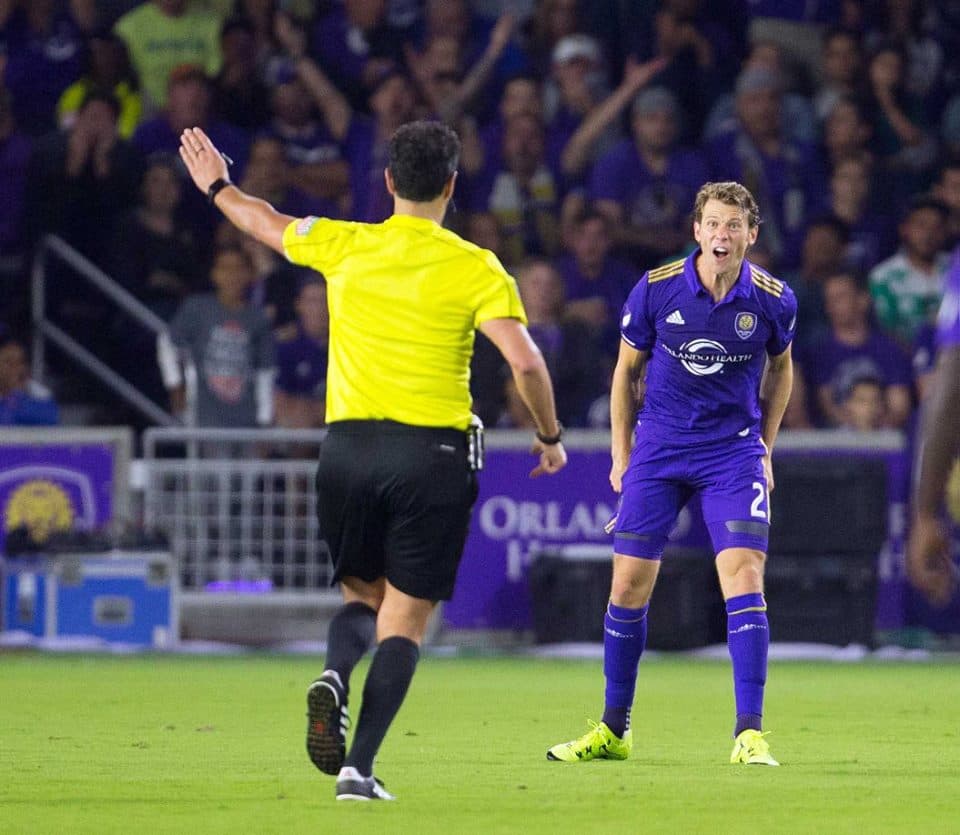 Jonathan Spector, llegó como hombre de experiencia a la zaga del Orlando City SC y ya comanda a los violeta