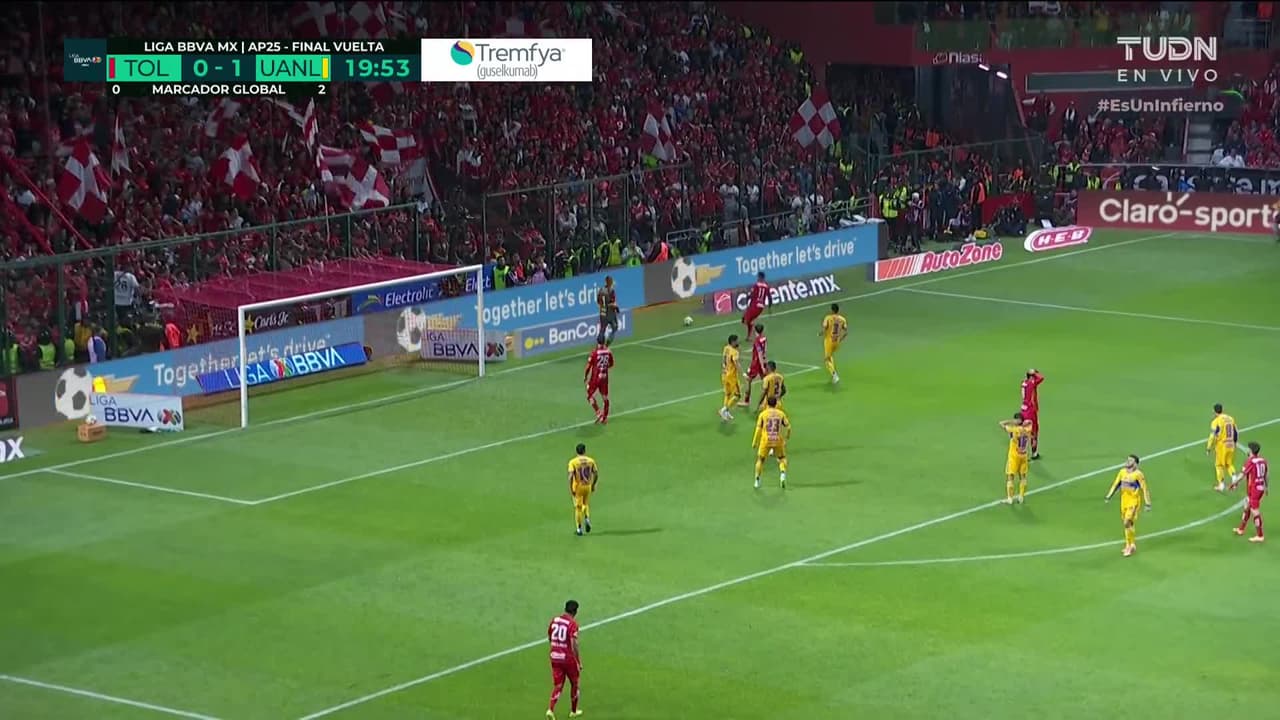 ¡TIRO ATAJADO! disparo por Jesús Angulo.