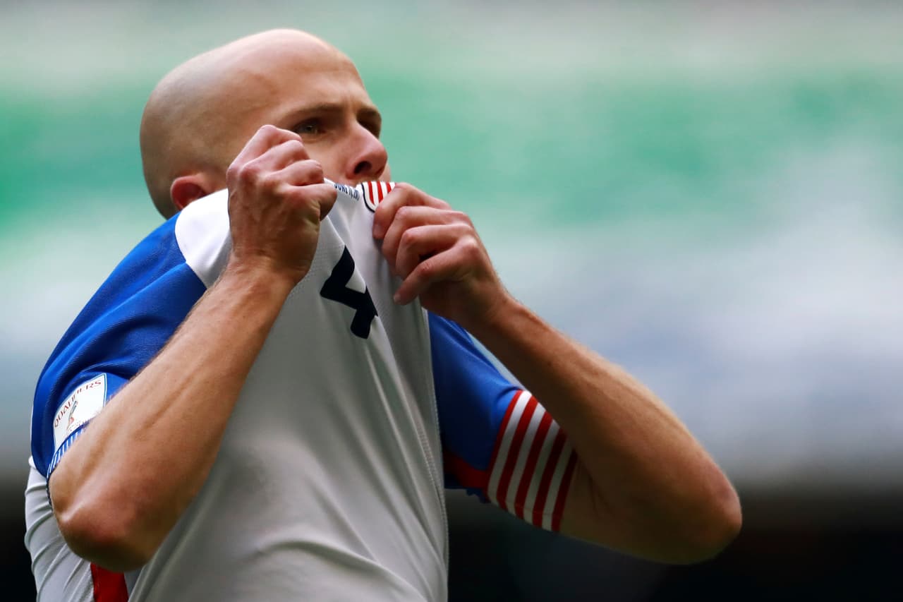 Un golazo de 'globito' de Michael Bradley sirvió para que Estados Unidos cosechara su tercer punto del Estadio Azteca en Hexagonales.