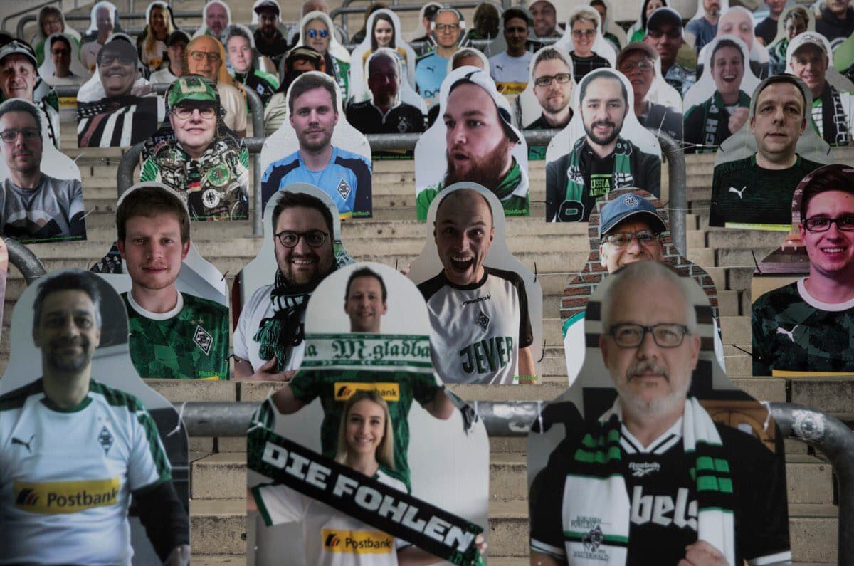Así lució el Borussia Park en la Bundesliga. Los hinchas pueden enviar su foto y poco menos de 20 euros para ‘asistir’ al estadio. Lo recaudado se utilizará para apoyar a personas afectadas por el COVID-19.