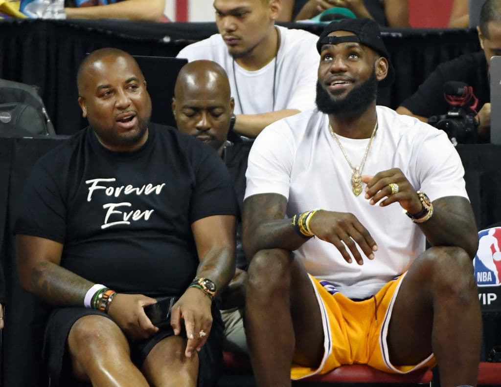 El 15 de febrero de 2018. LeBron dijo en una entrevista junto con Kevin Durant que "la persona que maneja al país no entiende a la gente y la gente le importa un comino", con palabras más fuertes.