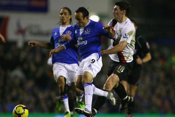 El otro equipo de Liverpool, el Everton de Landon Donovan, tuvo mejor suerte en su partido contra el Manchester City.