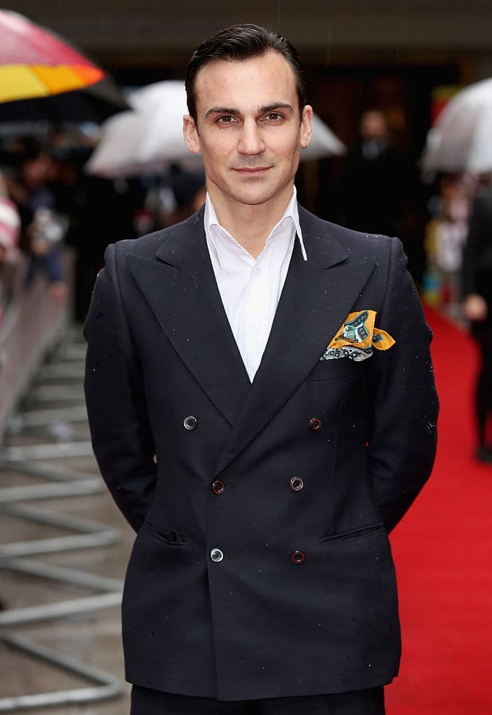 Los nuevos personajes pertenecen al canon creado por Conan Doyle.
<br>