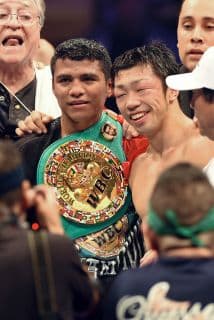 Román 'Chocolatito' González noqueó a Akire Yaegashi y entró en la historia del boxeo