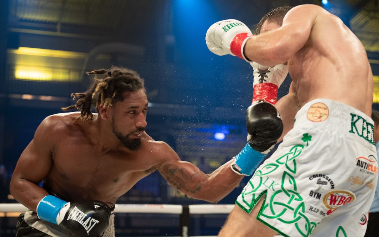 Demetrius Andrade noqueó a Luke Keeler en nueve rounds para retener su cetro mediano de la OMB.