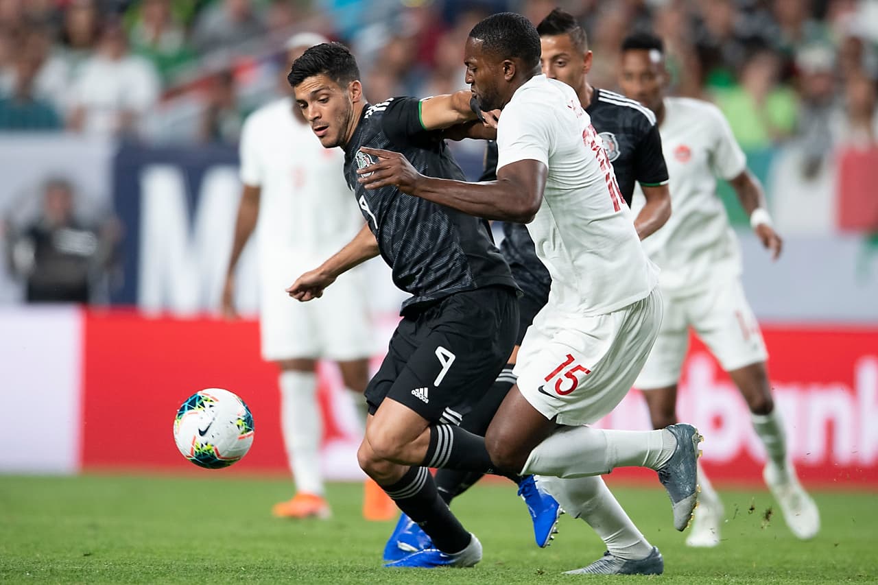 El Tricolor de inmediato empezó a encimar a los de la hoja de maple nada más escucharse el silbatazo inicial.