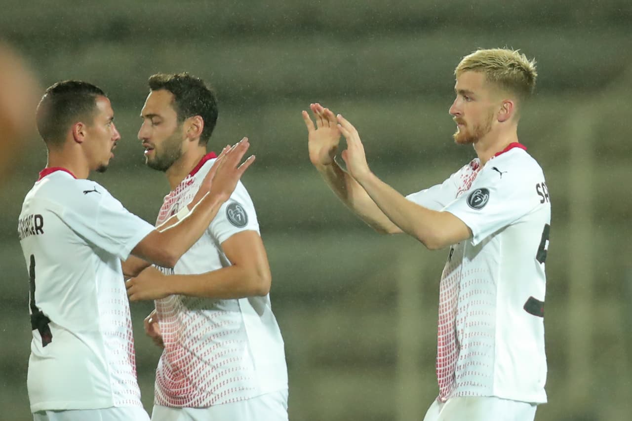 Milan sufrió para vencer al Rio Ave en penales, pero al final consiguió su boleto.