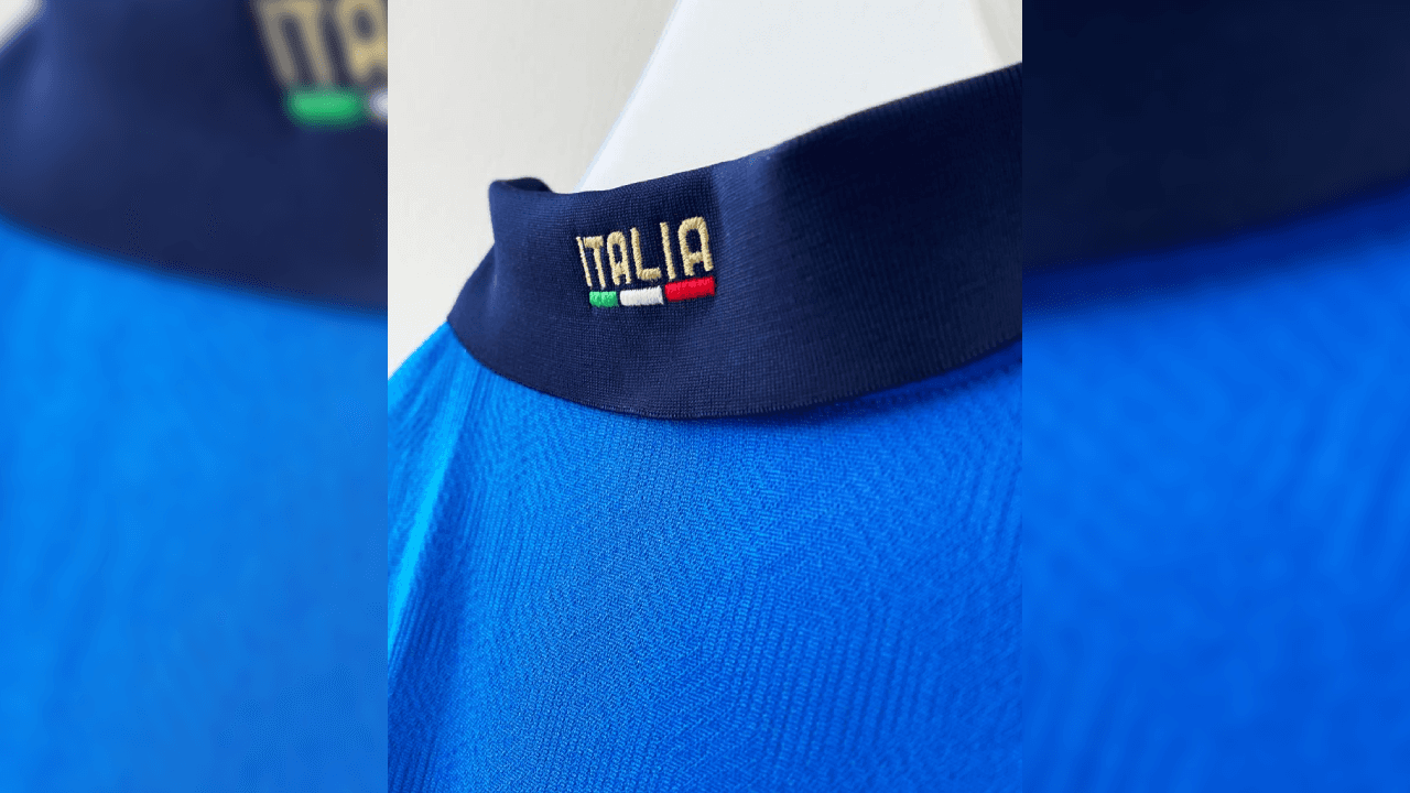 Con esta playera, la colección de playeras de la selección italiana está completa, pues ya cuentan con la playera de visitante y la tercera que se lanzaron el año pasado.