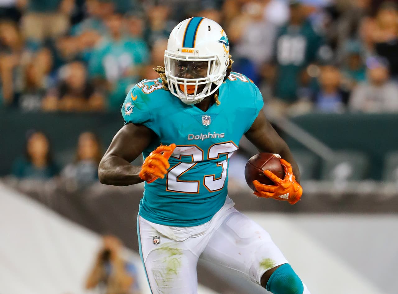 <i>La Estrella</i>: JAY AJAYI
<br>Es un corredor que maravilló luego de conseguir dos juegos consecutivos superando las 200 yardas y tres en total. Acabó con 1272 yardas terrestres y ocho TD's.