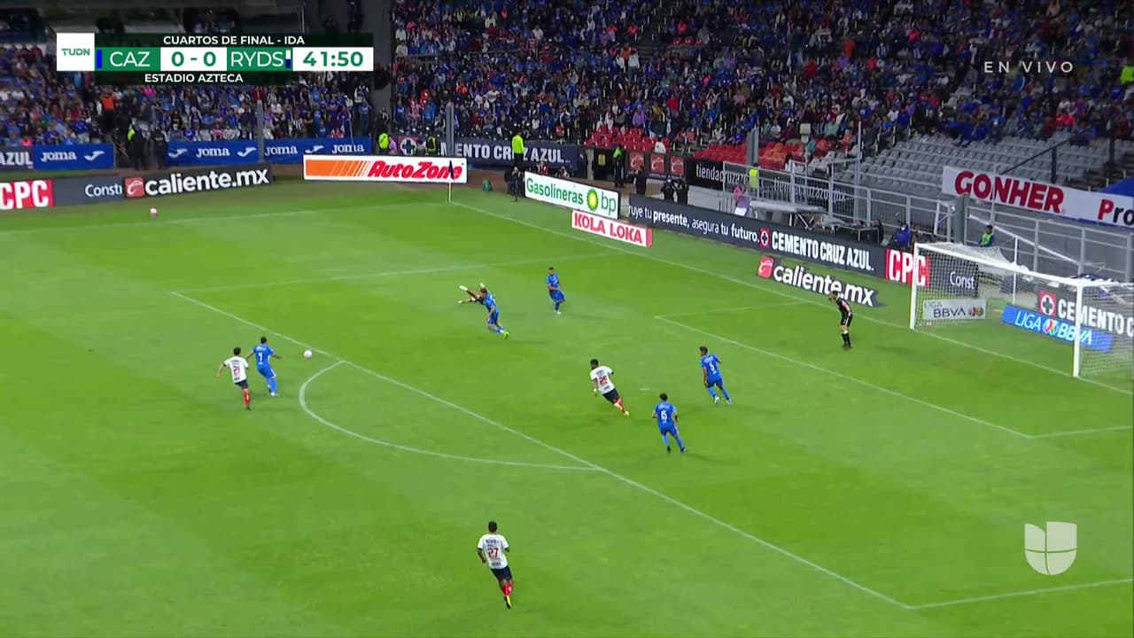 ¡TIRO ATAJADO! disparo por Germán Berterame.