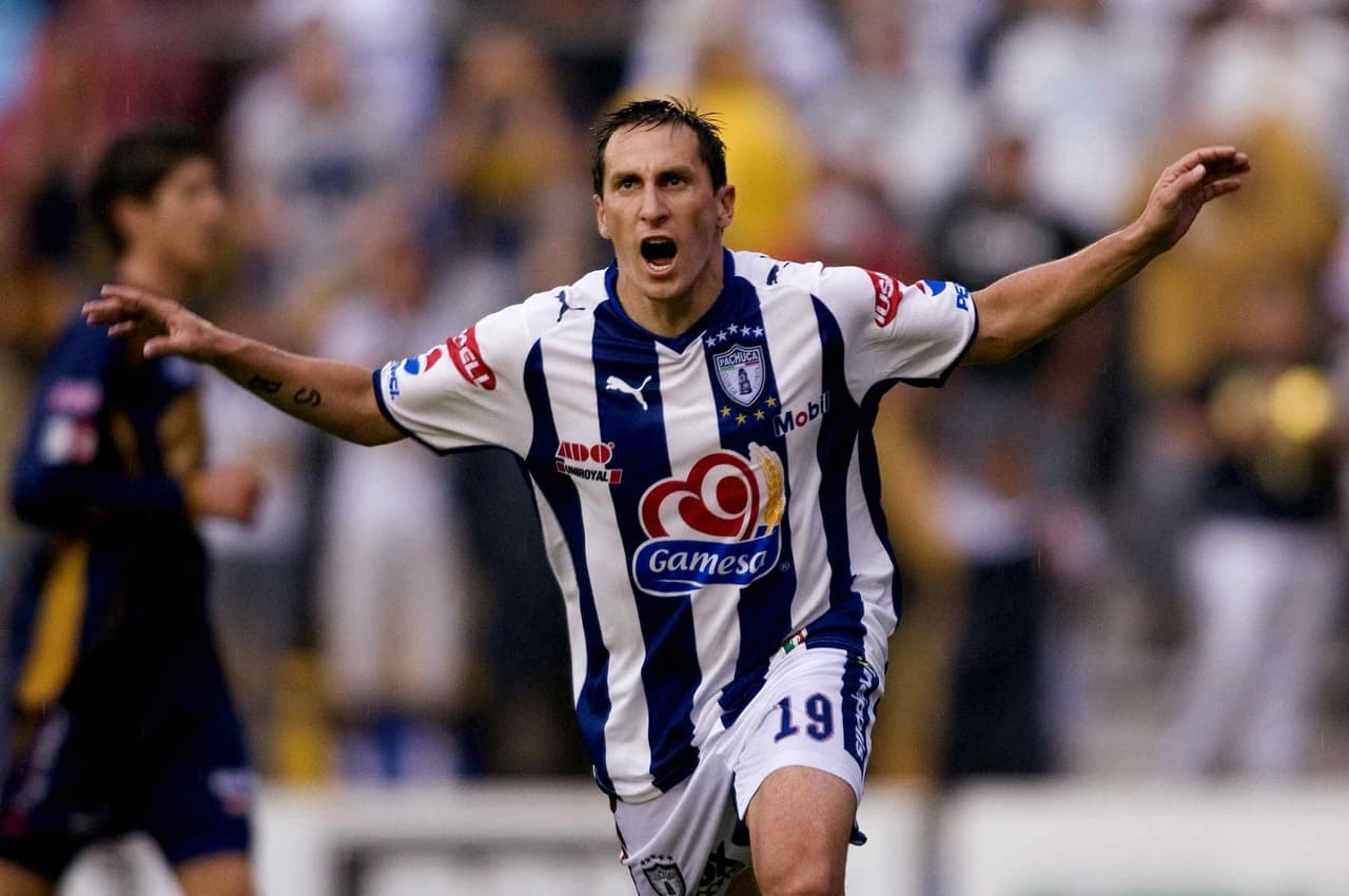 Un año más tarde llegó Christian 'Chaco' Giménez procedente del Pachuca con la consigna de aportarle calidad al medio campo celeste.