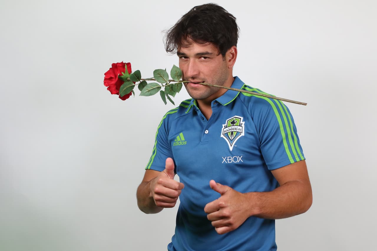 Entre mate y rosas, Nico Lodeiro es un verdadero romántico...