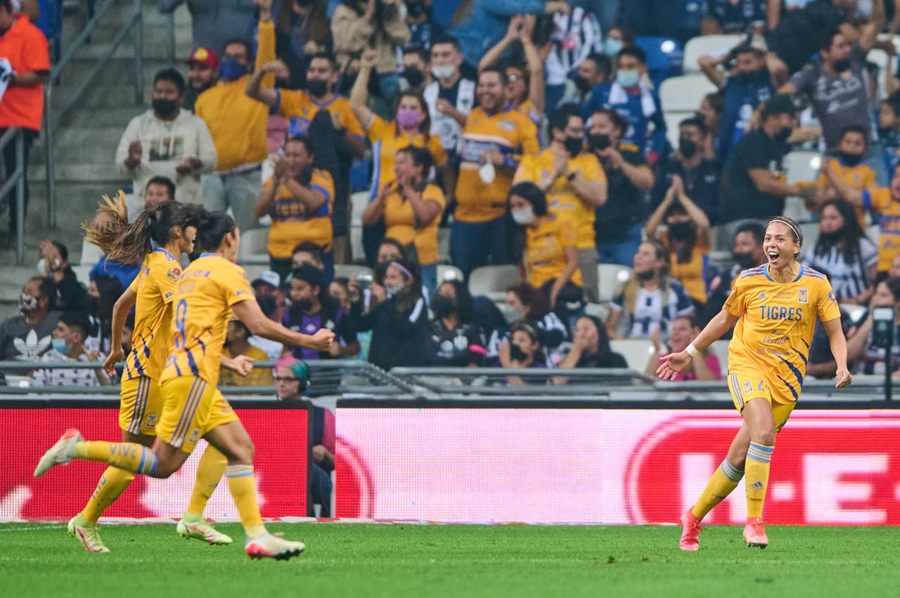 Pero en menos de 10 minutos, Tigres encontró el empate tras un disparo cuyo rebote quedó a merced de Alejandra Espinoza para empujar el balón de cabeza.