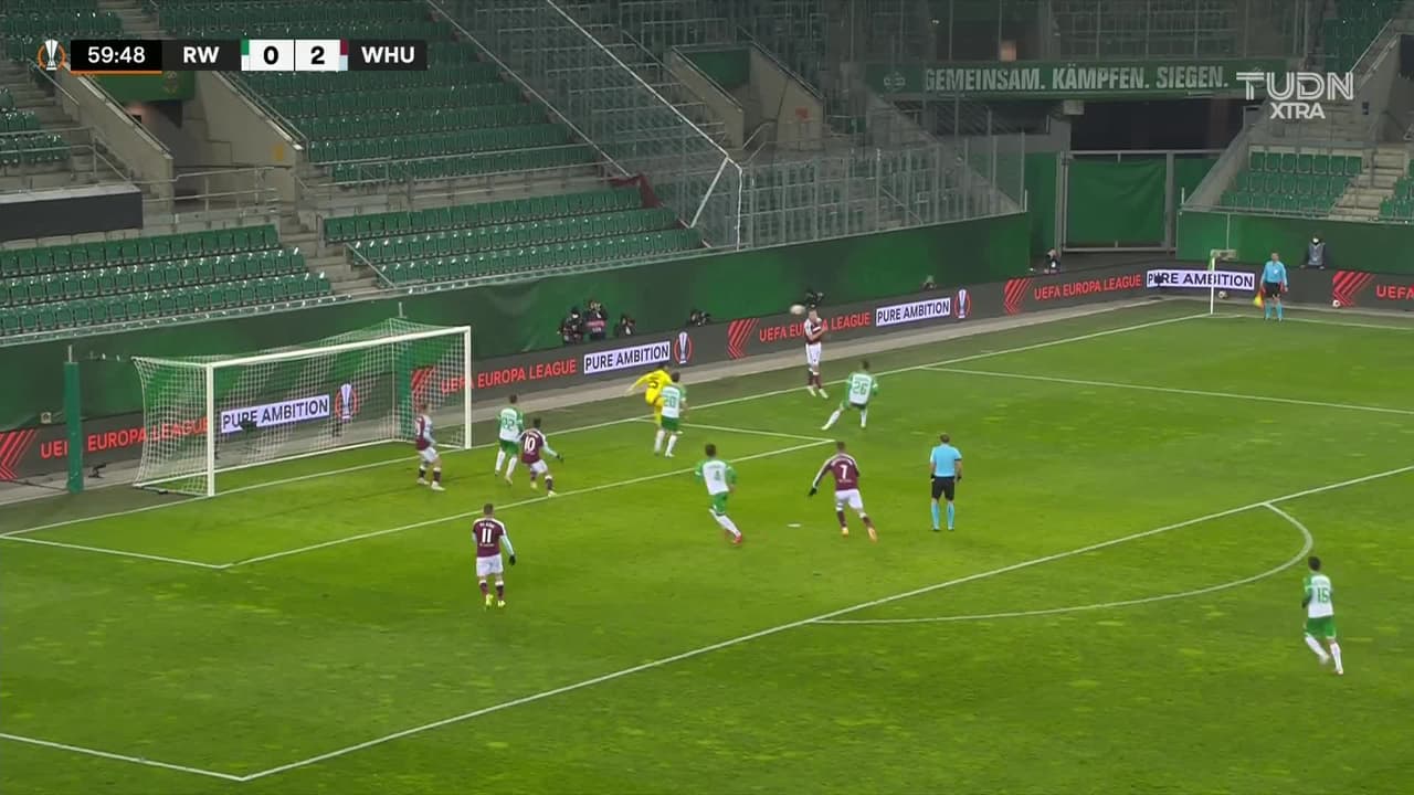 ¡TIRO ATAJADO! disparo por Tomas Soucek.