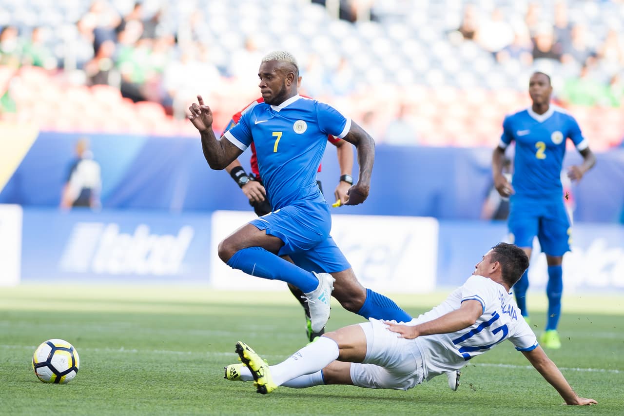 La reacción de Curazao no se hizo esperar y a punta de su fortaleza física inclinaron la balanza.