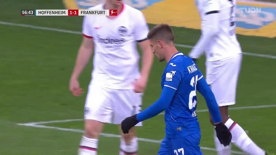 Tiro desviado de Andrej Kramaric