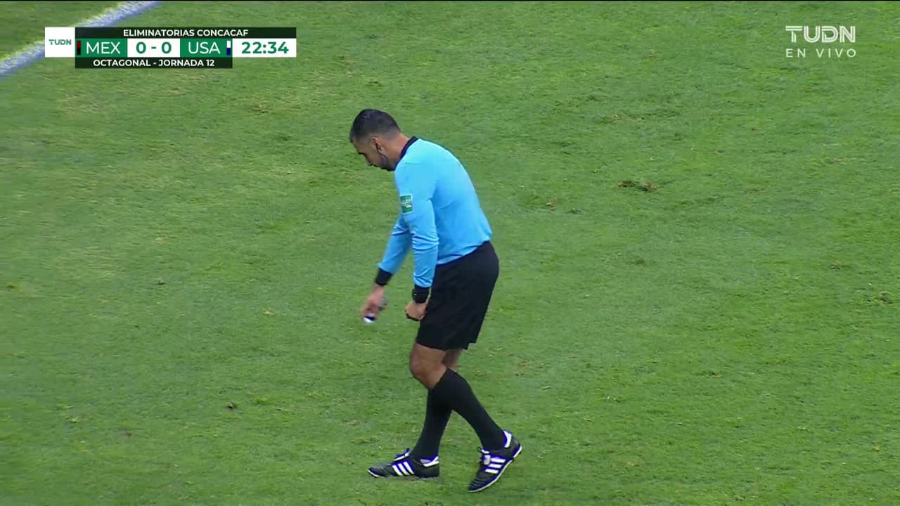 ¡TIRO ATAJADO! disparo por Kellyn Acosta.