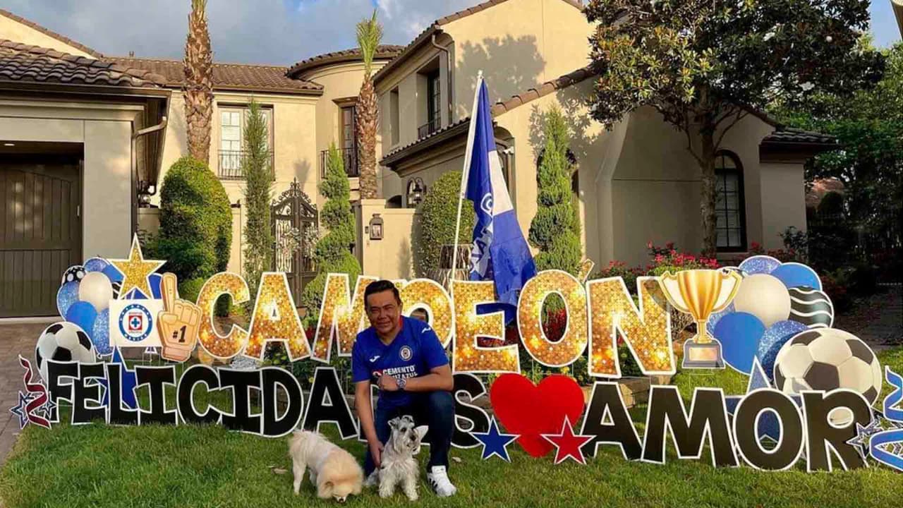 "Ni Cabecita, ni J.J. Corona, ni el mismo Juan Reynoso, tuvieron este recibimiento al llegar a casa", anotó con la sorpresa que se llevó en la entrada de su hogar.