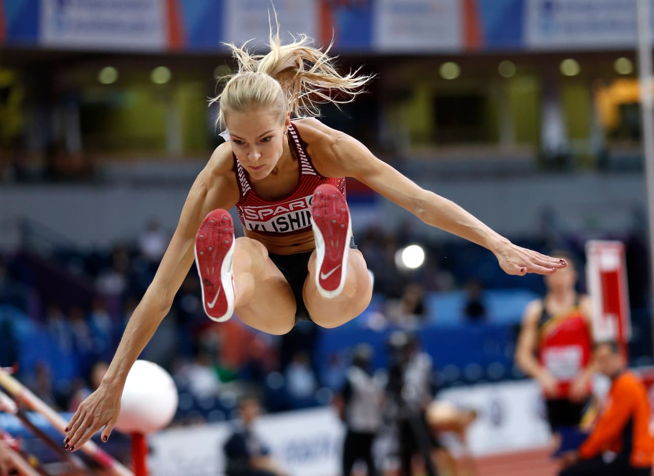 La atleta se sorprendió y pensó en qué alentaría a un hombre a ofrecerle esa cantidad y pensar que ella aceptaría.