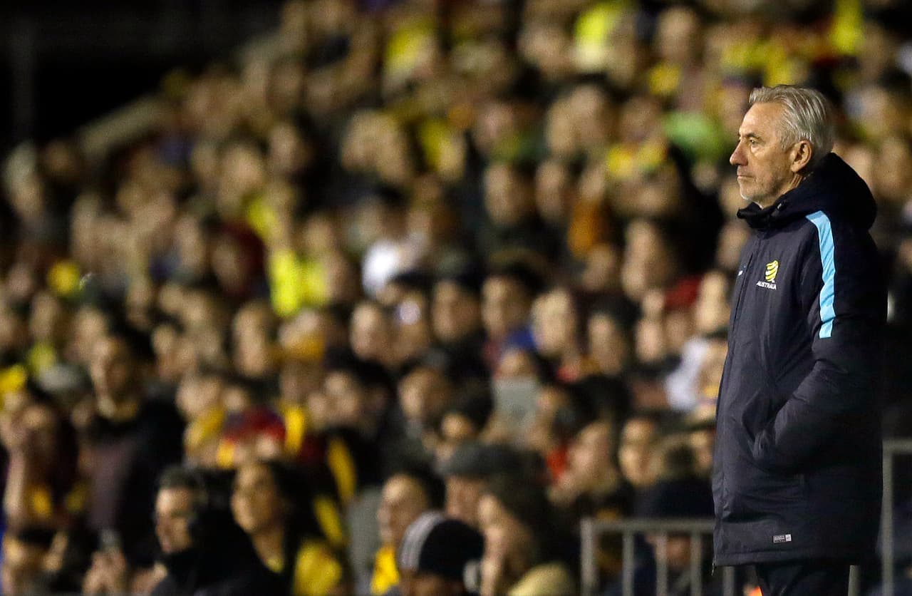 El holandés Bert van Marwijk, técnico de Australia, entendió que su equipo tenía que sostener el marcador ante un equipo que mostró superioridad en la cancha.