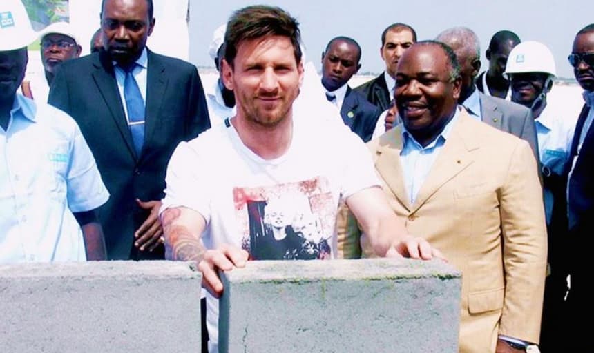 Roban piedra que colocó Messi para nuevo estadio en Gabón