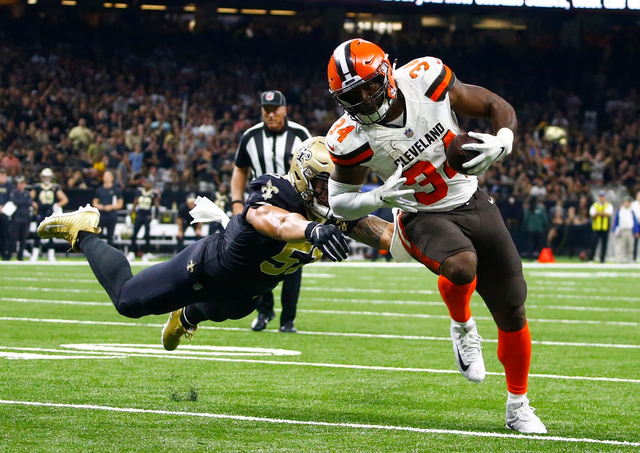 En el tercer cuarto Carlos Hyde (34) tuvo un acarreo de una yarda para un touchdown y puso delante a los visitantes 12-3, pero González falló el punto extra.