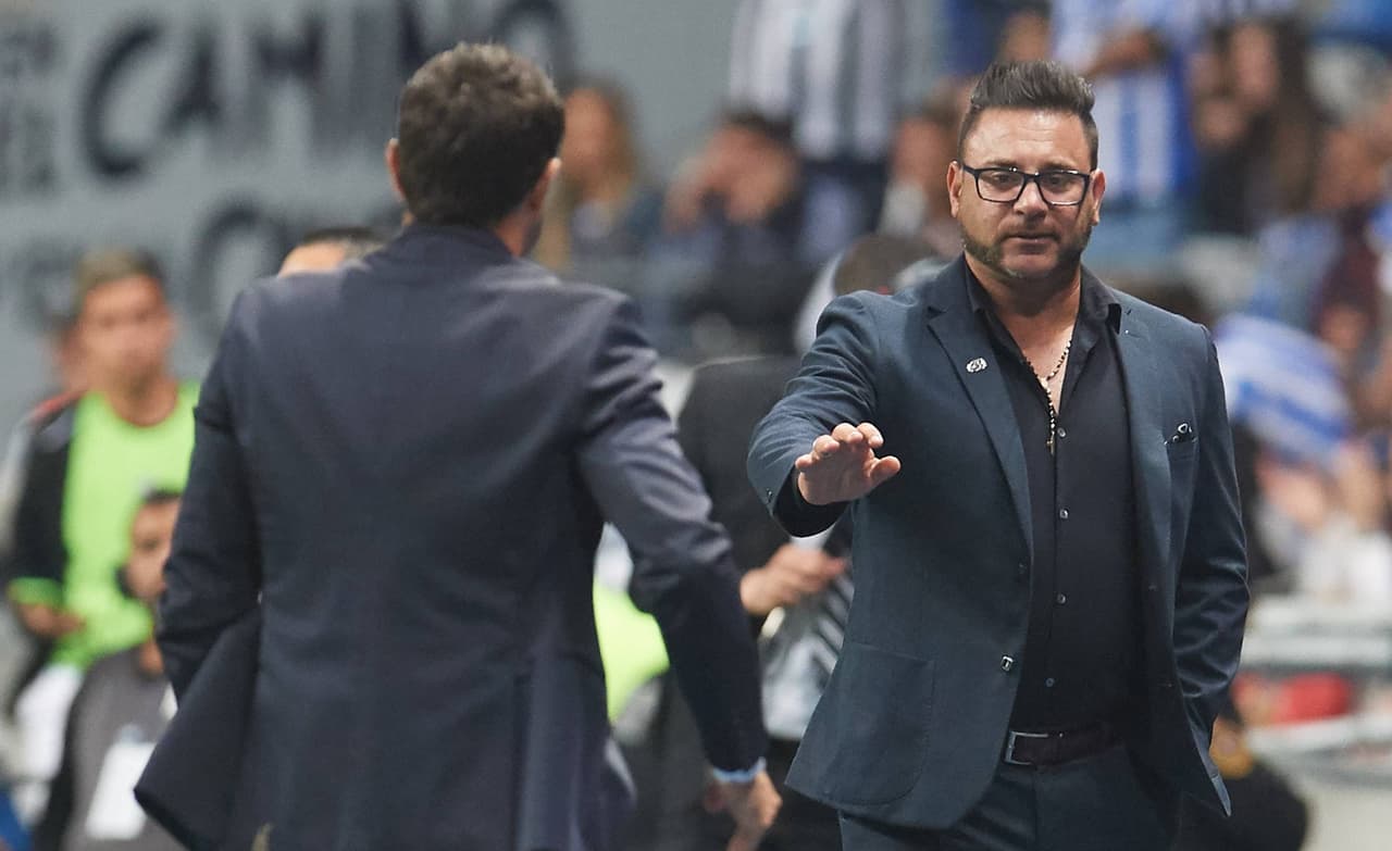 Mohamed quiere que Funes Mori supere a Suazo
