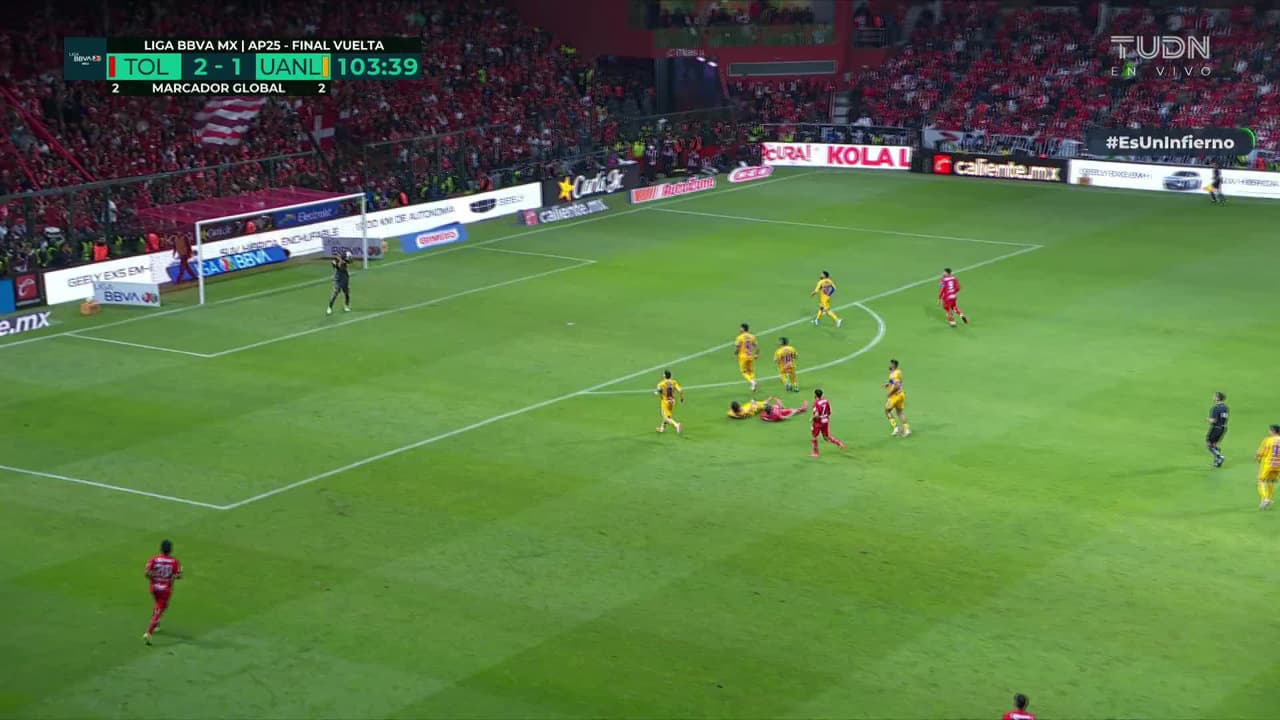 ¡TIRO ATAJADO! disparo por Marcel Ruíz.