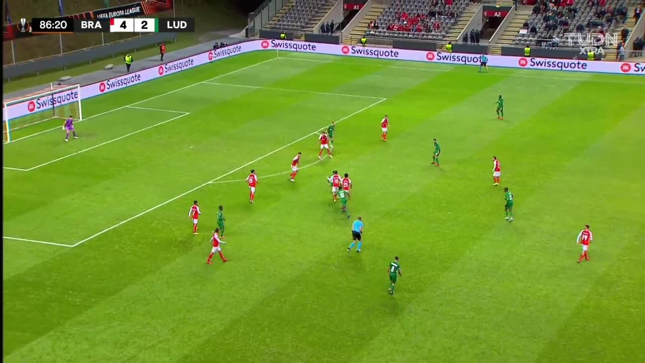 ¡TIRO ATAJADO! disparo por Dominik Yankov.