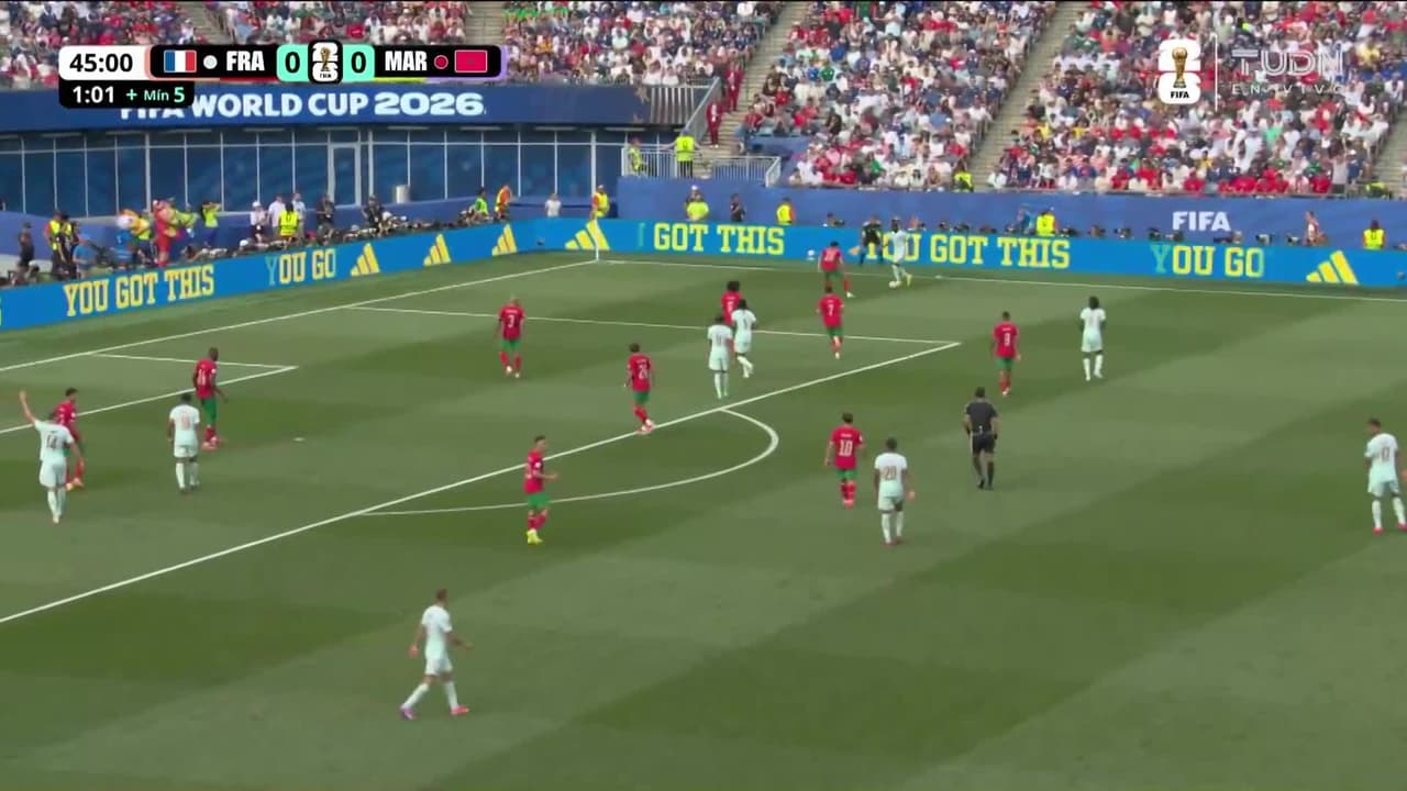 ¡Digne revienta el travesaño y Francia roza el primero!