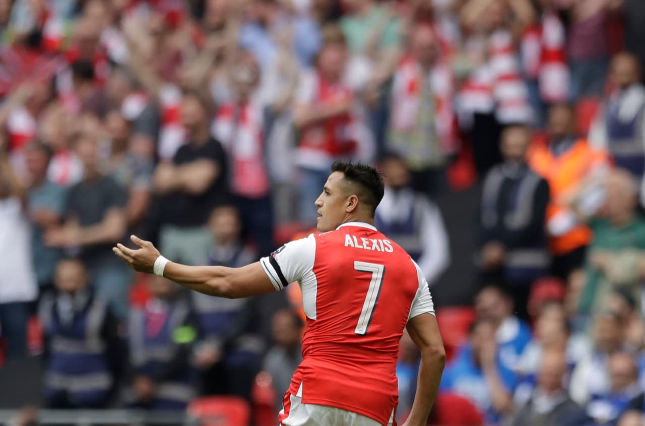 Sin embargo, hay pocas posibilidades de que Arsene Wenger pueda mantener más tiempo a su máxima estrella, el chileno Alexis Sánchez, quien ya tiene ofertas del Bayern Múnich y el Manchester City.