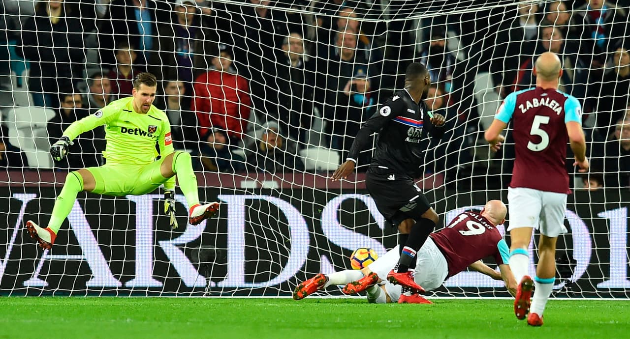 Se abría el marcador de esa manera y el Crystal Palace sorprendía en este duelo de equipos de mitad de tabla en la Premier.
