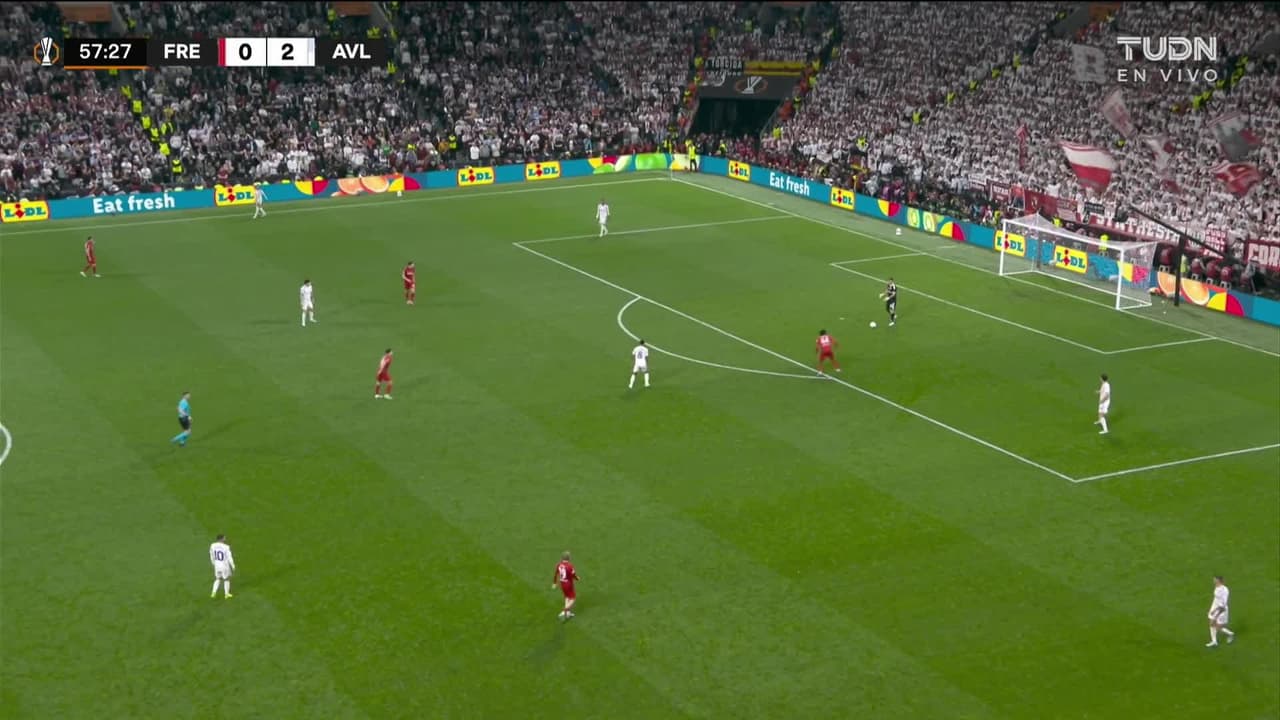 ¡GOL!  anota para Aston Villa. Morgan Rogers