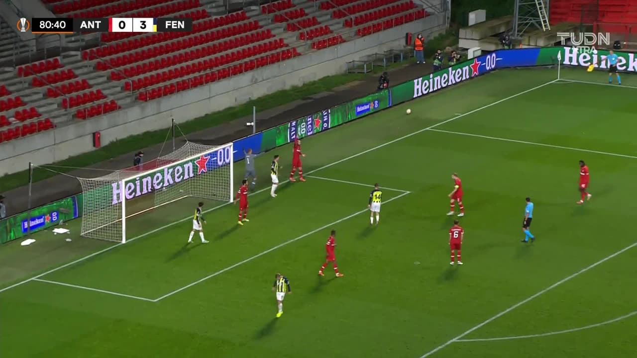 ¡TIRO ATAJADO! disparo por Miha Zajc.