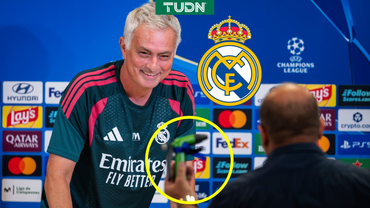 Periodista regala a Mourinho un aspersor previo al Real Madrid vs. Inter