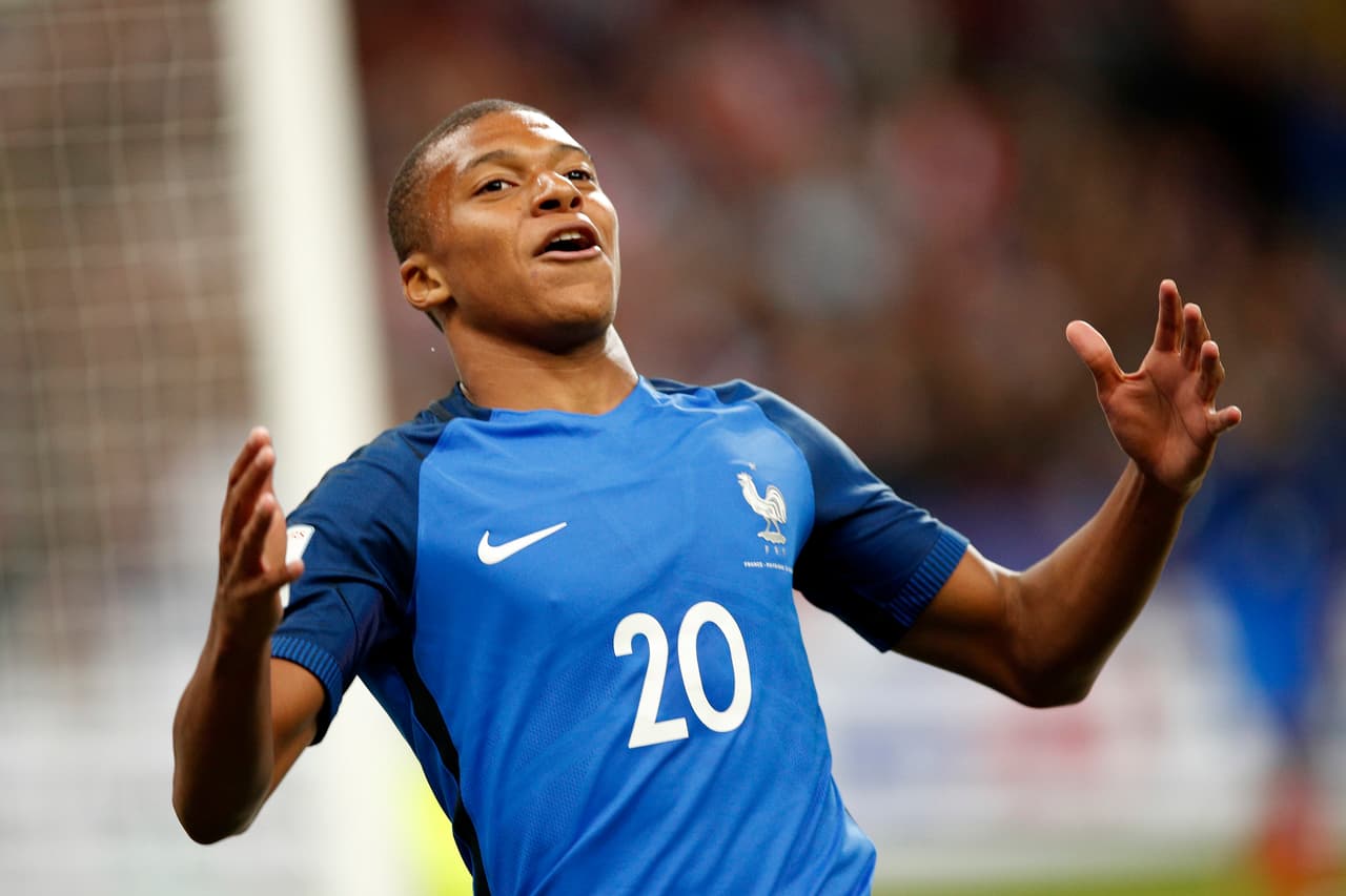 También fue el primer gol oficial del joven de 18 años, la segunda contratación estelar del PSG en este mercado, tras Neymar.