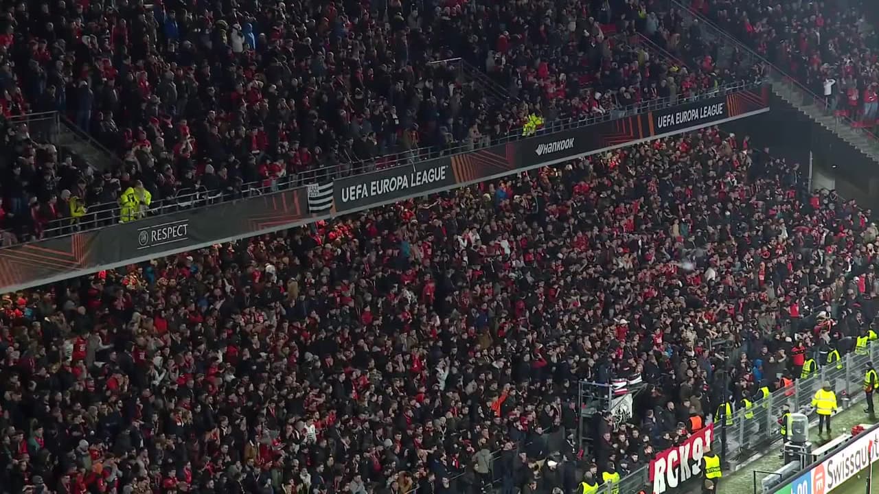 ¡GOL!  anota para Shakhtar Donetsk. Yukhym Konoplya