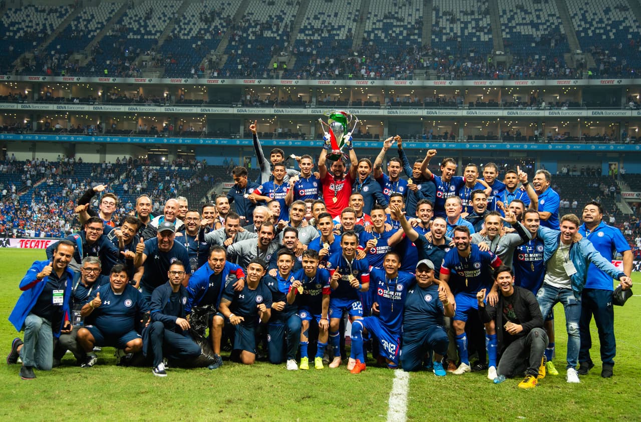 Cruz Azul la ganó en 2013 y fue una fiesta para la afición. Volció en 2018 y derrotó a Rayados en la final; sí, en su propia casa.