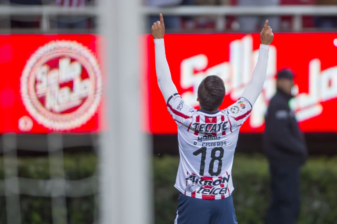 Corrían los 18 minutos de partido cuando Cisneros alegró a los pocos aficionados que acudieron esta noche a ver el partido del Rebaño al Estadio Akron, una entrada muy discreta.