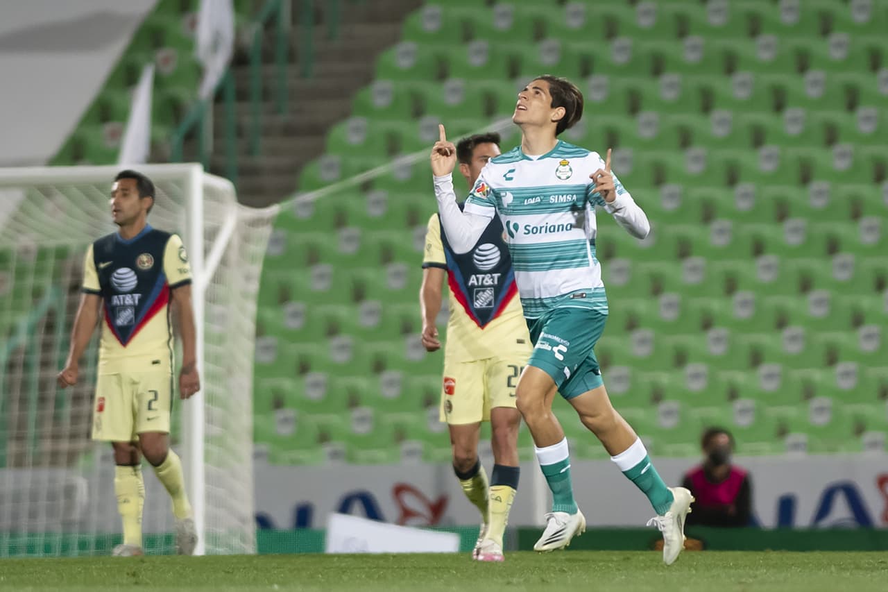 Muñoz, de estar en órbita del Sporting a estrenarse ante América