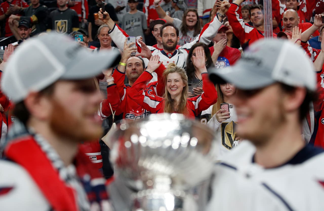 Los Washington Capitals vencieron por 3-4 a los Golden Knights en Las Vegas en el quinto juego de la Stanley Cup de Liga Nacional de Hockey sobre Hielo (NHL), que ganaron 4-1 al mejor de siete.