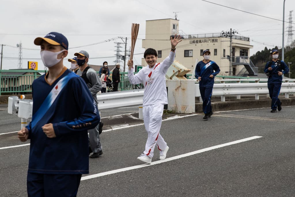 Registran un contagio de covid-19 en recorrido de la llama olímpica