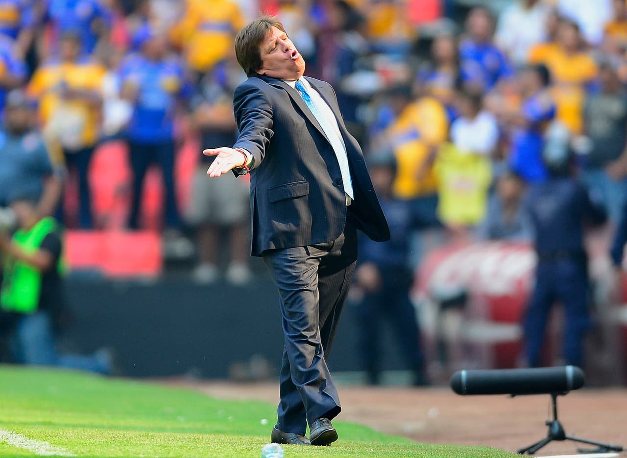 El comienzo con América fue difícil porque el equipo cargaba con el peso de las sequías a nivel local desde 2005, una cruz que Herrera sabía tenía que quitarle a las 'Águilas'.