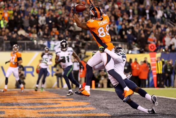 Los Broncos rompieron el cero con pase de Manning de 14 yardas a Thomas.