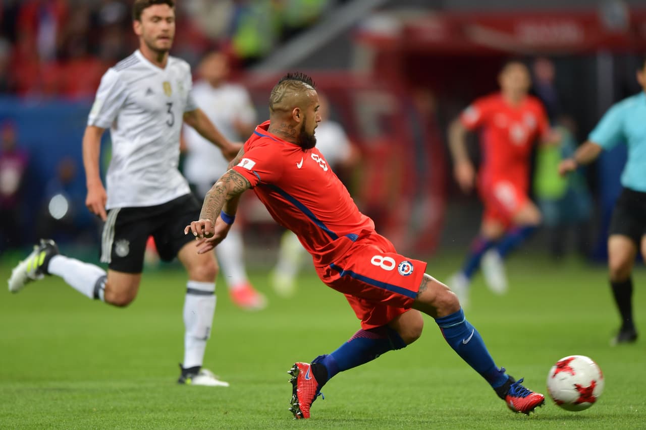 La ritmo del partido no bajó. Mientras los chilenos presionaban la salida de Alemania, los europeos buscaban el espacio para salir limpios desde atrás.
