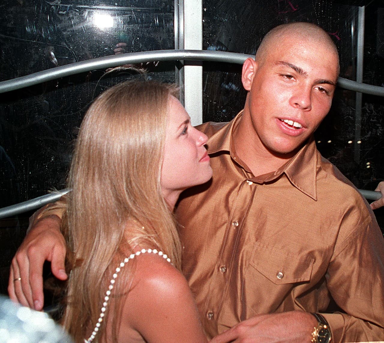 Sin embargo, existe otra versión que advierte que lo que tuvo Ronaldo fue un ataque de ira luego de enterarse que su novia le era infiel con un periodista brasileño.