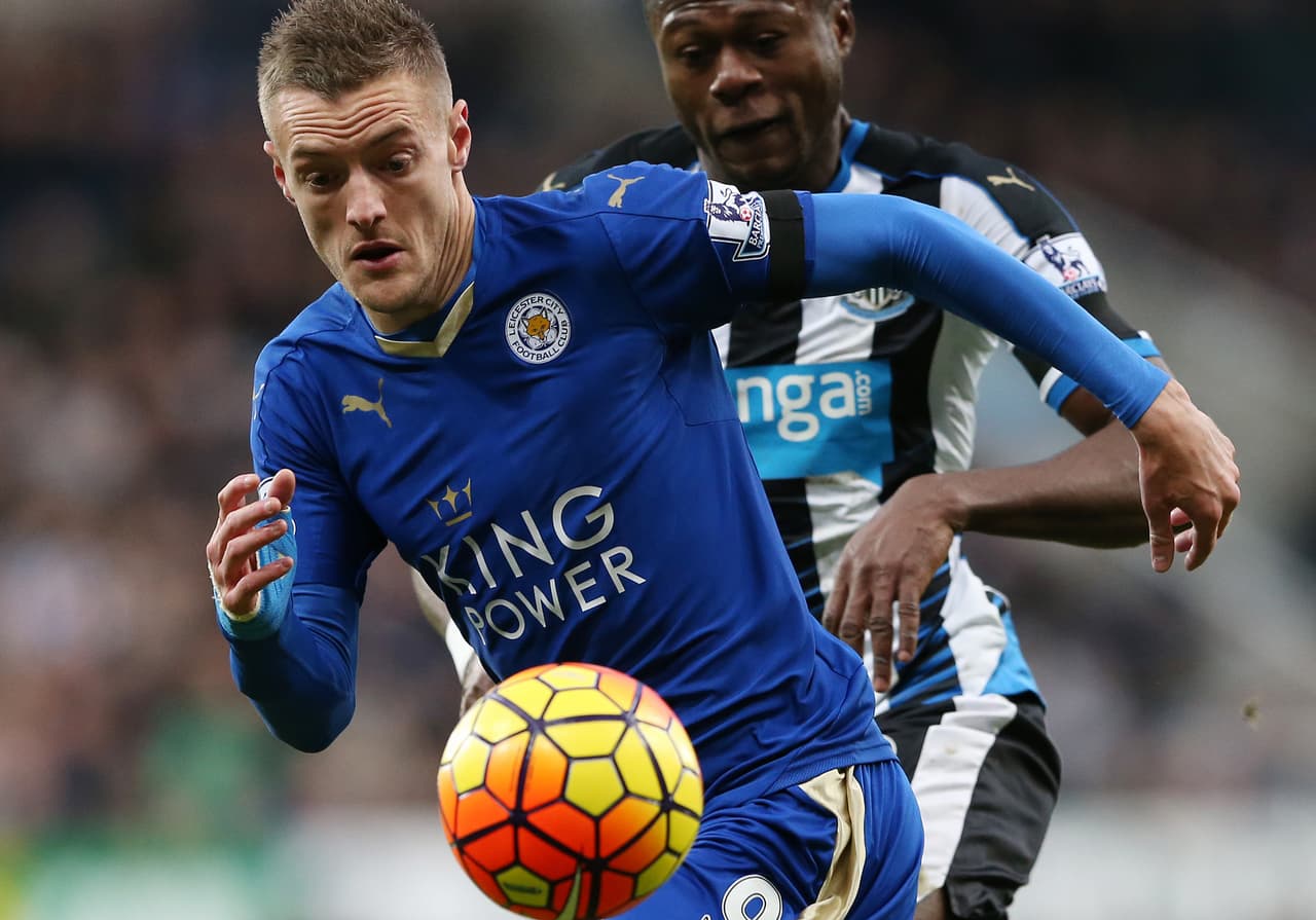 El fútbol seguía siendo parte de su vida y consiguió que al inicio de la campaña 2010-2011 fuera contratado por el Halifax Town de la quinta división, un año después pasaría al Fleetwood Town y con 31 goles en 36 llamaría la atención del Leicester.